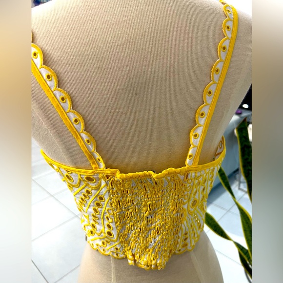 🔥Charo Ruiz Ibiza gorgeous yellow and white eyelet Tessa top with ruffle straps - Picture 4 of 6